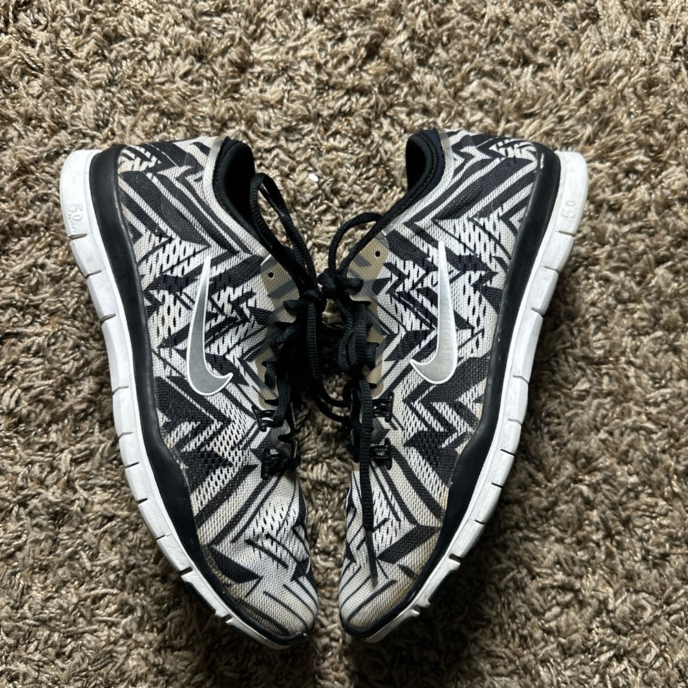 Nike Free TR FIT 4 Women’s Monochrome Geometric Sneakers size 8